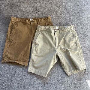 GAP 32” chino shorts. 9” inseam. In great condition.